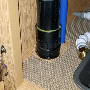 web_leaking sink drain fitting-085027.jpg