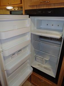 5.0 cuft fridge open (4).JPG