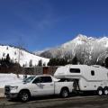 Dry roads, clear skies, and beautiful mountain snow at Snoqualmie Pass